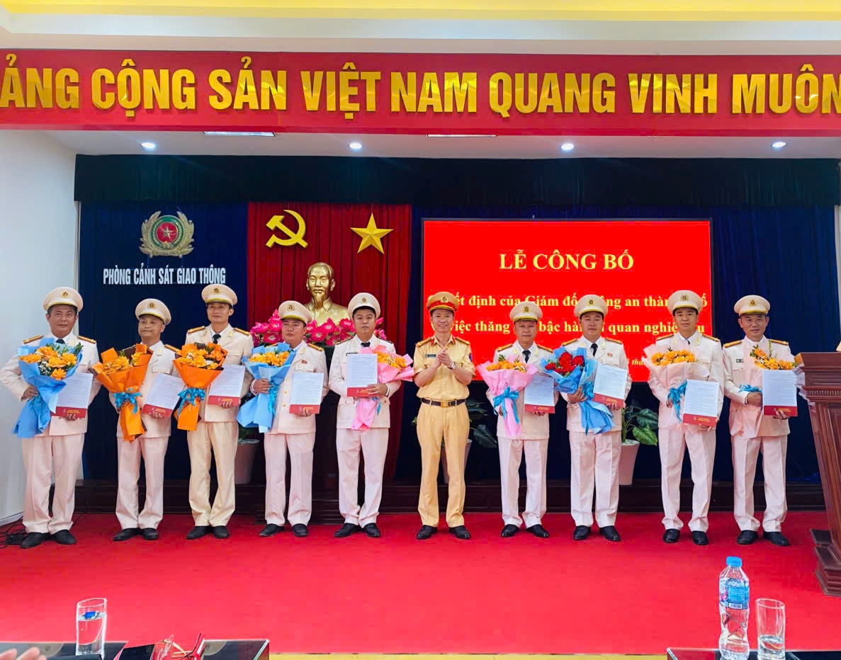 Phòng Cảnh sát giao thông: Công bố quyết định thăng cấp bậc hàm, nâng lương năm 2026 cho 195 cán bộ, chiến sỹ